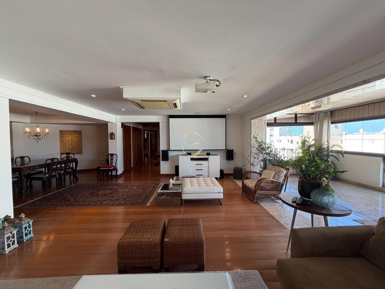 Apartamento 335 m², 4 suítes e lazer completo na Praia do Canto