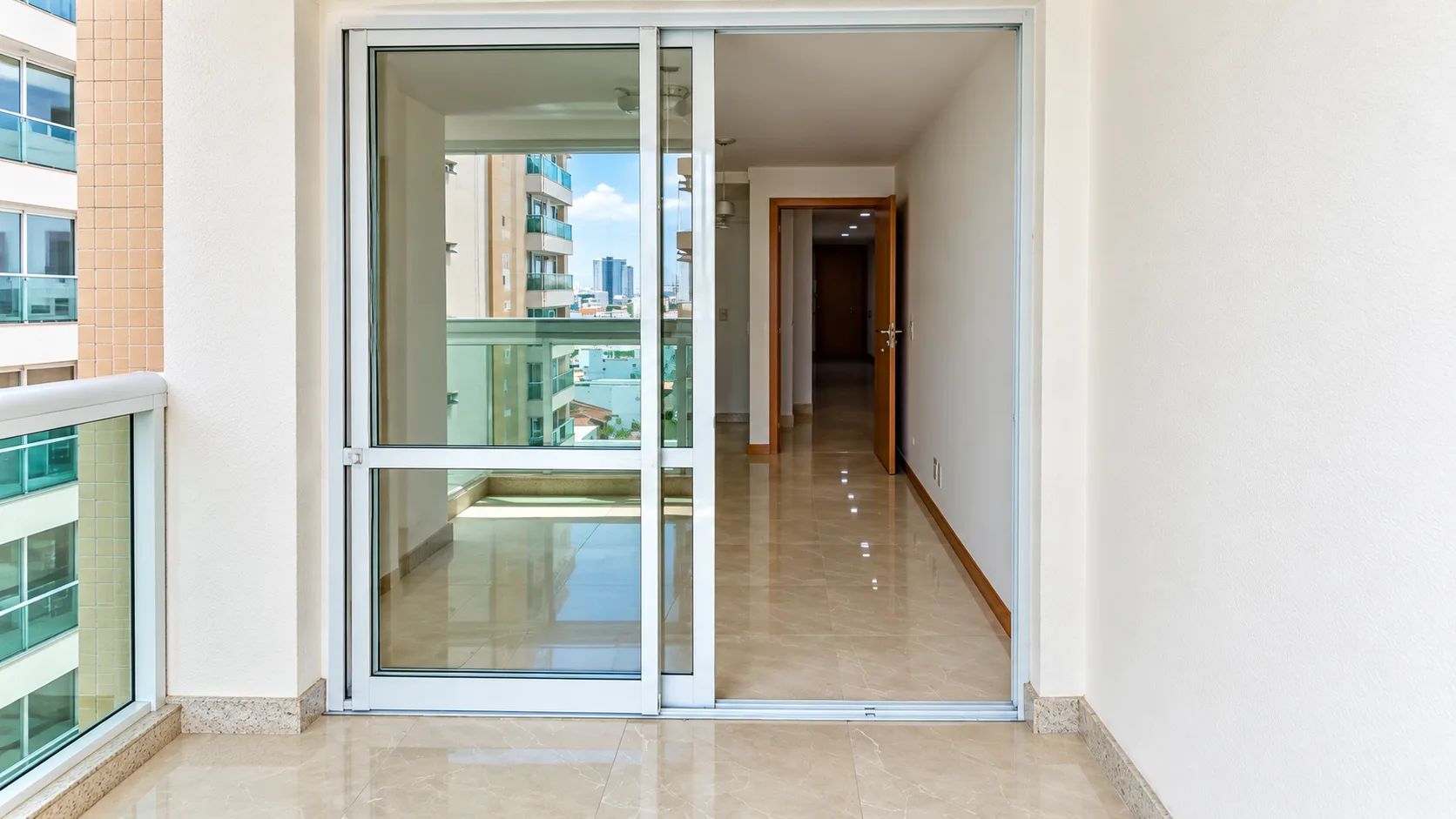 2 quartos com suite andar alto e frente com 2 vagas em Itapua, foto 4 de 5