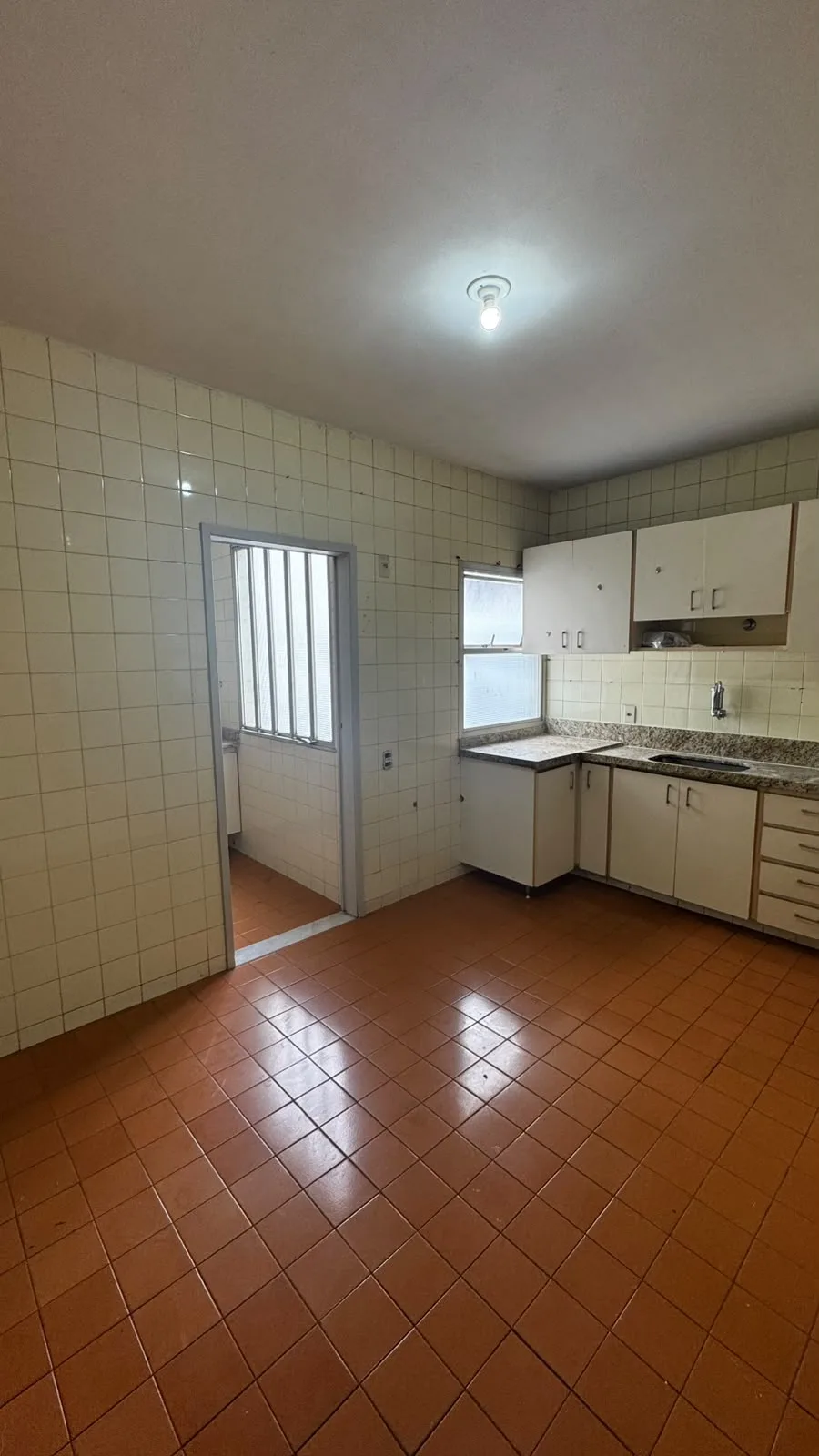 Praia do Canto | Aluguel | 120m² + 3 quartos c/ 1 suíte, foto 3 de 5